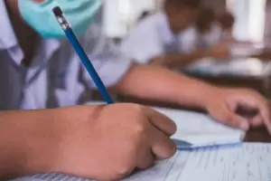 Casi la mitad de los alumnos no alcanzan el nivel mnimo en lectura y lanzan una campaa para revertirlo