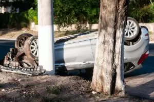 Automovilista volc en Tres Puentes y sali casi ilesa