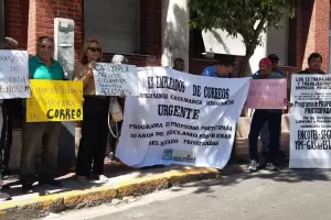 Ex trabajadores del Correo Argentino reclaman por una deuda impaga millonaria del Estado nacional