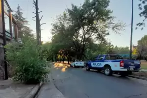 Asesin a su hermano a pualadas en frente de su hija adolescente