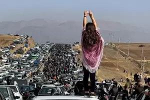 Reprimieron con balas y gases lacrimgenos una nueva protesta por la muerte de Mahsa Amini