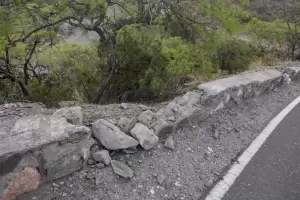 Un automvil volc en el ingreso a la Cuesta de Los ngeles: Dos heridos