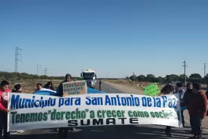 Vecinos reclaman por la autonom�a municipal: trasladaron el corte a la Ruta n� 2