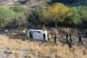 Terrible vuelco de un automvil en la Ruta Nacional N38