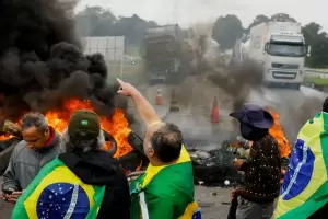 Manifestaciones a favor de Bolsonaro en Brasil: Hay ms de 400 cortes de ruta y crece la tensin