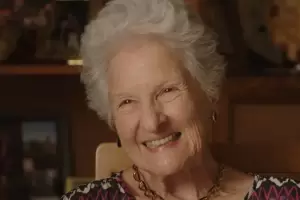 Tiene 95 aos, es bisabuela, y fue nominada como "Mejor artista nuevo" en los Latin Grammy