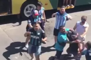 Atacaron a pedradas a micros que llevaban hinchas de Racing