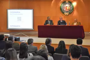 El Gobernador disert� en la Universidad de Belgrano