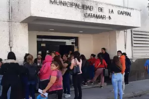 Otra vez cortaron frente la comuna capitalina: piden becas de trabajo