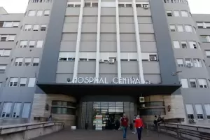 Un adolescente le dio un martillazo a su padre para defender a su madre de una golpiza