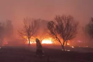El viento aviv incendios en tres departamentos