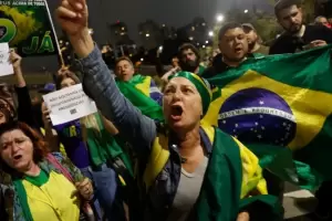 Se profundiza la crisis en Brasil: Una profesora universitaria ech a dos alumnos por apoyar a Lula