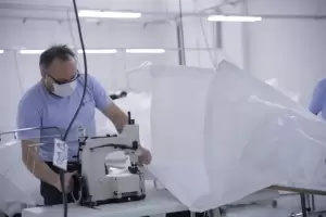 Empresa local produce bolsones para transportar el Litio