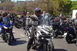 Tras el asesinato de Andrs Blaquier, un grupo de motoqueros realiz un corte reclamando seguridad