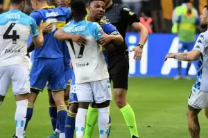 Sebastin Villa y Johan Carbonero se pelearon en la final de Boca-Racing y fueron expulsados