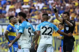 Las 11 expulsiones en el escandaloso Trofeo de Campeones que Racing le gan a Boca: No se salv ni el DT