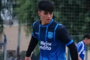 Un futbolista de 16 aos se encuentra grave, tras ser arrollado por un auto para salvar a su novia