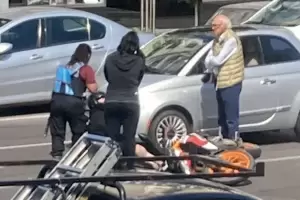 Carlos Bianchi protagoniz un choque con un motociclista en el barrio porteo de Nez