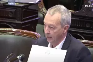 Manzi dijo que el Gobierno nacional aplica parches al sistema tributario y de salud