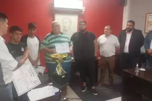 Reconocieron al Club El Autntico por el subcampeonato Nacional de Futsal Sub 17