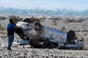 Un hombre y una mujer murieron tras volcar el auto en el que viajaban