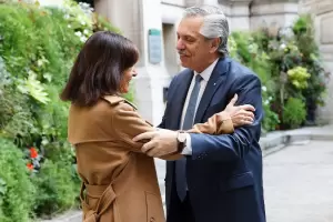 Alberto Fernndez se reuni con la alcaldesa de Pars, antes de viajar a la isla de Bali