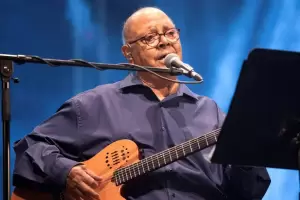 El cantautor cubano Pablo Milans fue internado en Espaa y tuvo que suspender sus shows