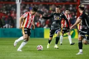 Estudiantes (BA) e Instituto se enfrentan en la final de ida del Reducido de Primera Nacional: hora y TV