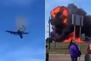 Impactante: dos aviones chocaron durante un show areo