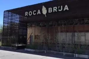 Atac con una botella de vidrio y le arranc parte de la cara a un joven porque lo vio conversar con su exnovia