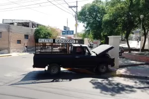 Arreglaba una camioneta y fue arrastrado por media cuadra