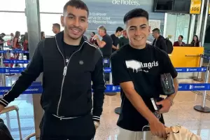 �ngel Correa y Thiago Almada llegaron a Qatar para sumarse a la Selecci�n Argentina