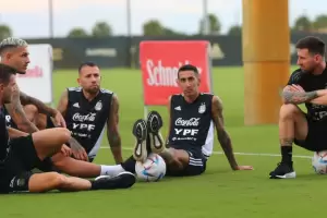 La Seleccin Argentina organiz un torneo de truco y el ganador se llevar un premio en dlares