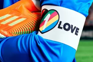 Las selecciones europeas desistieron de usar el brazalete LGBT por temor a las sanciones