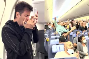 Ciro Martnez revolucion a los hinchas argentinos al tocar el himno nacional con la armnica en un vuelo rumbo a Qatar