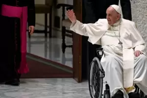 El mdico del Atltico de Madrid fue convocado para tratar la artrosis en la rodilla del papa Francisco