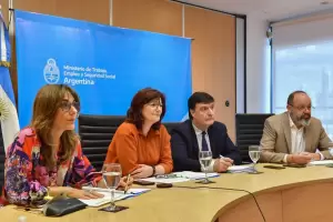 Acordaron un aumento de 20% al salario mnimo hasta marzo y completar una suba de 110% en un ao