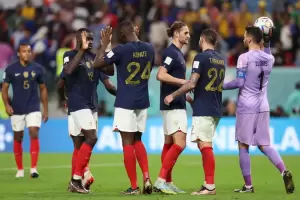 Francia, campen del mundo, gole a Australia en su debut