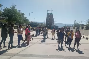 Nueva manifestacin por trabajo frente al Palacio Municipal