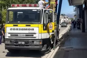 El techo de un local comercial se derrumb� y quedaron personas atrapadas: Hubo tres heridos