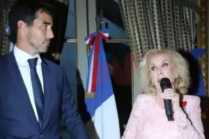 Junto a su familia y amigos, Mirtha Legrand recibi la distincin francesa de Legin de Honor