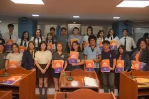 Estudiantes secundarios presentaron sus proyectos en el recinto legislativo