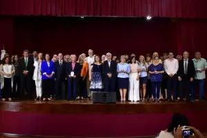 Reconocieron la labor de no docentes universitarios de hasta 40 a�os de servicios