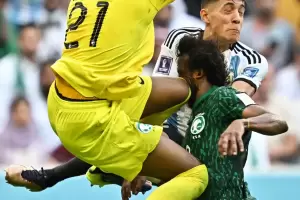 El jugador de Arabia Saudita que sufri� una fractura que lo sac� del Mundial, debi� entrar a quir�fano de nuevo
