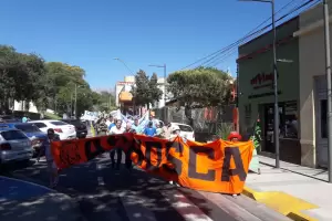 APROSCA y un Autoconvocados dividido, marcharon contra el acuerdo con el Gobierno