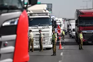 Paro de camioneros genera problemas de abastecimientos en Chile
