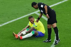 Neymar no jugar el prximo partido de Brasil en el Mundial y aseguran que recin volvera en octavos