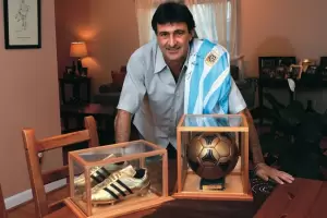 Mario Kempes lanz� una dura advertencia a la selecci�n: "Si no cambia, hace las valijas"