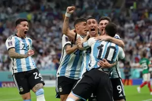 Tras un duro partido, Argentina venci� 2 a 0 a M�xico y da un paso importante a los octavos de final