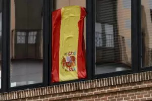 Polmica en Espaa: 32 alumnos fueron expulsados por negarse a sacar una bandera durante una clase de cataln